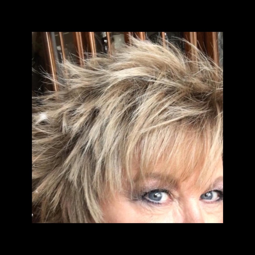 Meet your Posher, Debbi